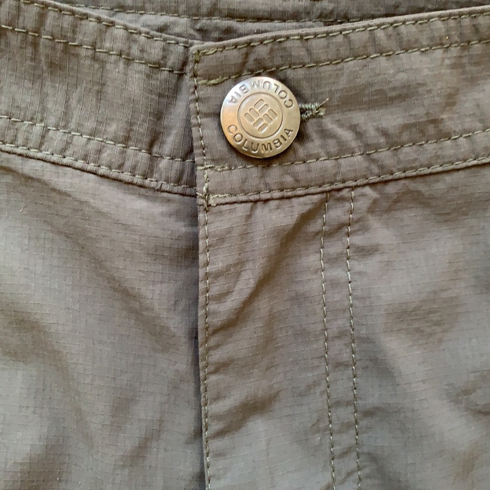 COLUMBIA OMNI-SHADE CARGO SHORTS..LIKE NEW MINT!! - Picture 5 of 12